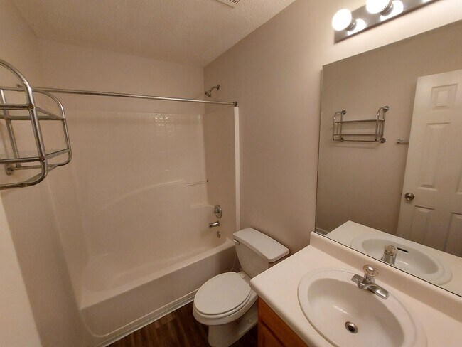 Building Photo - Beautiful 3BR/2.5BA Home in Scenic Lake Community Lithonia, GA
