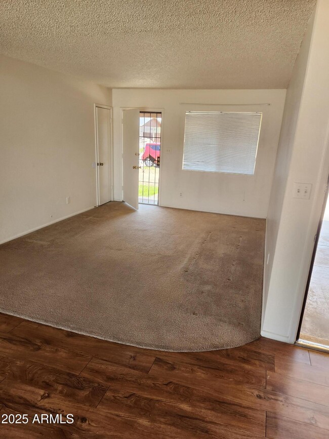 Building Photo - 728 W Bluefield Ave