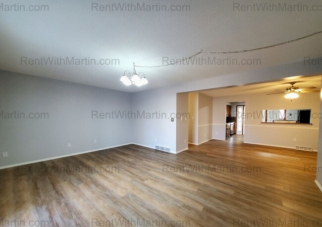 Building Photo - 780 Russell Rd