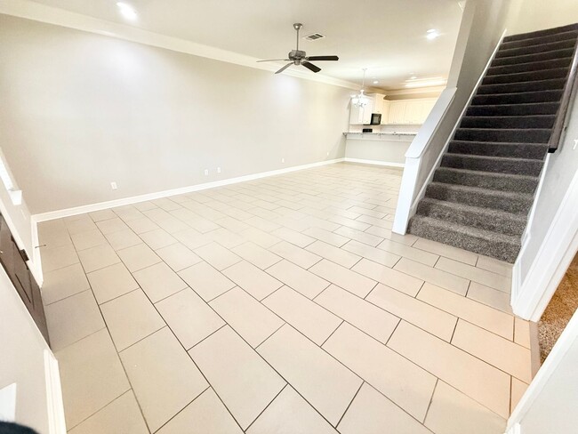 Building Photo - Luxury corner unit! 3-bed, 2.5-bath!