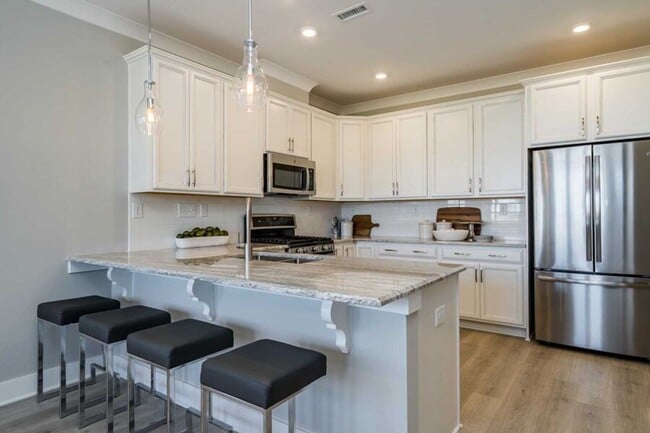 Building Photo - 3 Bedroom 2.5 Bathroom End Unit Townhome w/ 1st Floor Owners Suite and a 2 car Garage in the hear...