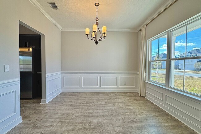 Building Photo - AVAILABLE NOW! (Small Pets Only)