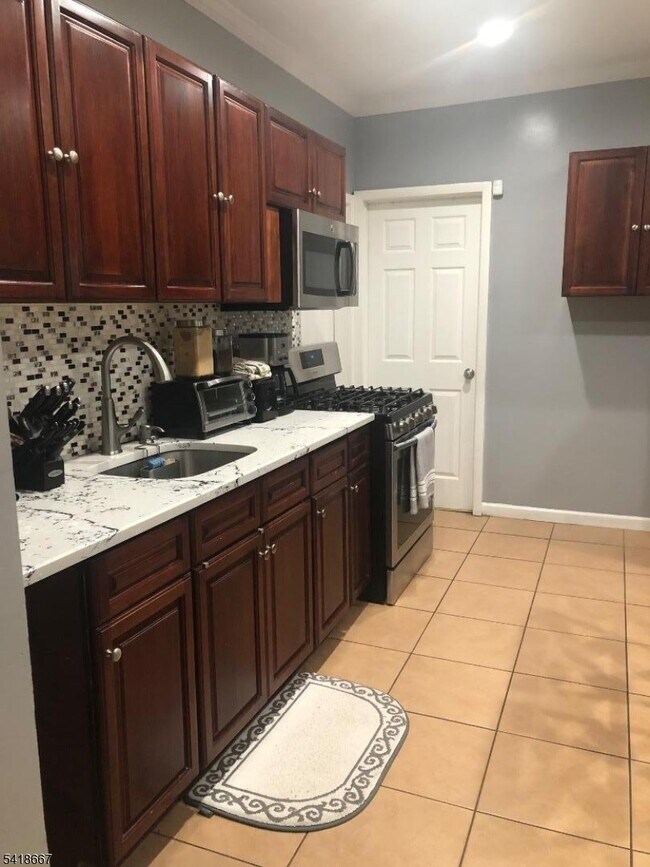 Building Photo - 334 Sherman St