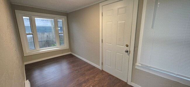 Building Photo - 3 Bedroom, 1 Bath home on North National for $950!