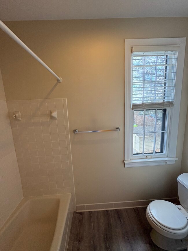 Building Photo - 2032 Graybar Ln