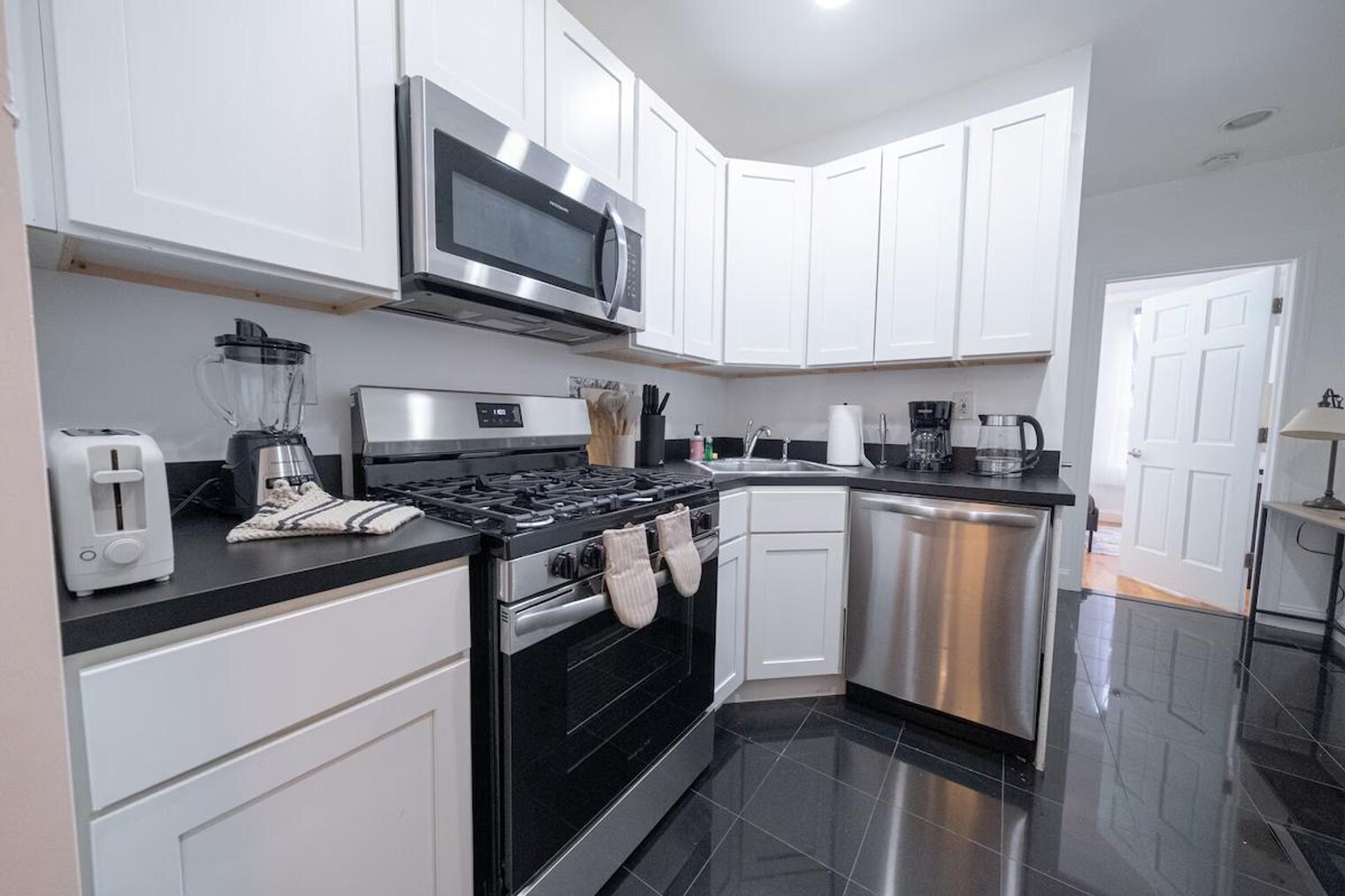 Building Photo - 302 E 104th St