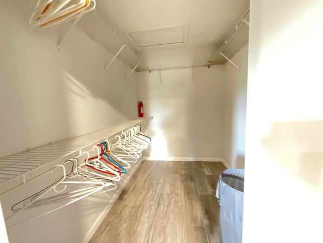 Building Photo - 5574 Royal Lake Cir