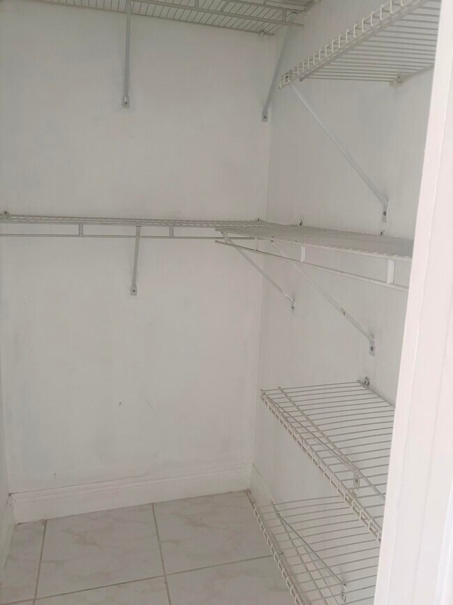 Building Photo - 1801 NE 25th Ave