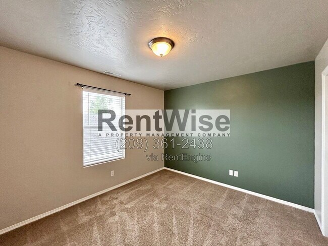 Building Photo - 119 E Walcott Lake Dr