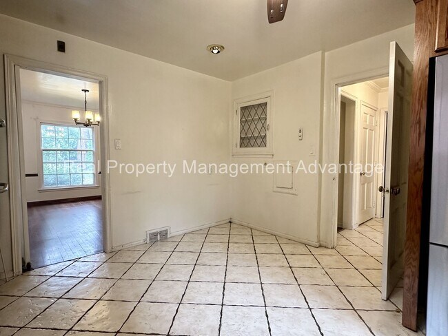 Building Photo - Charming Colonial-Style Home in the Desira...