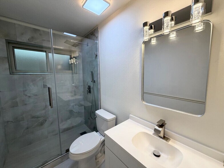 Building Photo - 3308 Meadowview Dr
