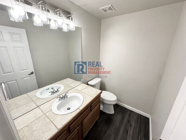 Building Photo - 1325 S Chambers Rd