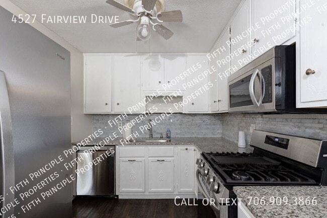 Building Photo - 4527 Fairview Dr