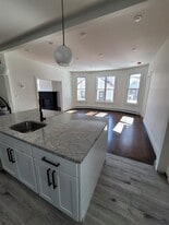 Building Photo - 682 Whitney Ave