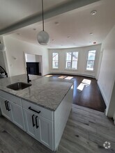 Building Photo - 682 Whitney Ave