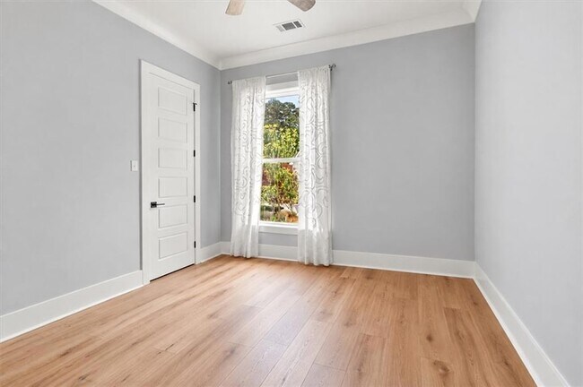 Building Photo - 501 N Corniche Du Lac