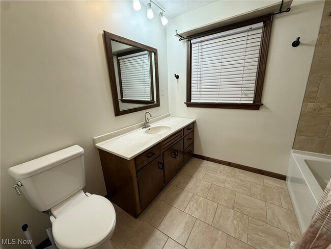 Building Photo - 230 E 21st St