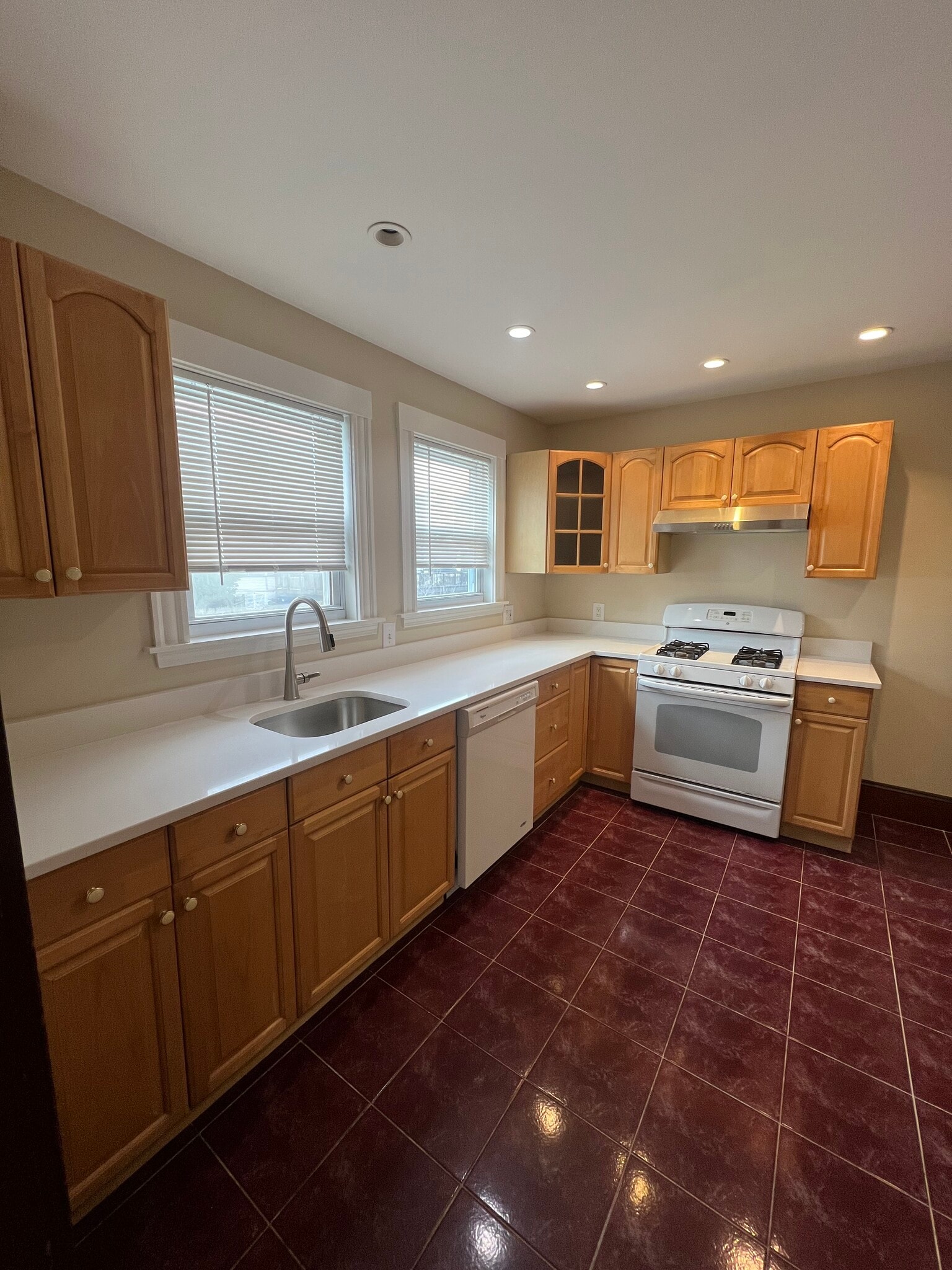 Kitchen - 412 Belgrade Ave