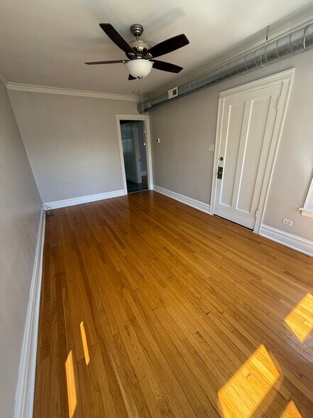 Living room - 3850 N Bernard St