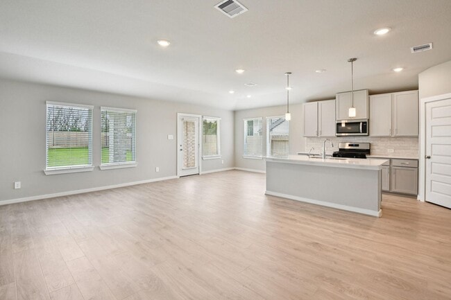 Building Photo - 5423 Kingdom Heights Blvd