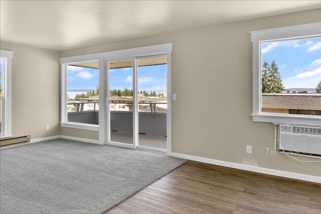 Building Photo - 561 Elm Way