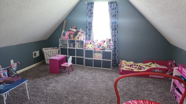 Building Photo - Convenient to west gate of Ft Moore