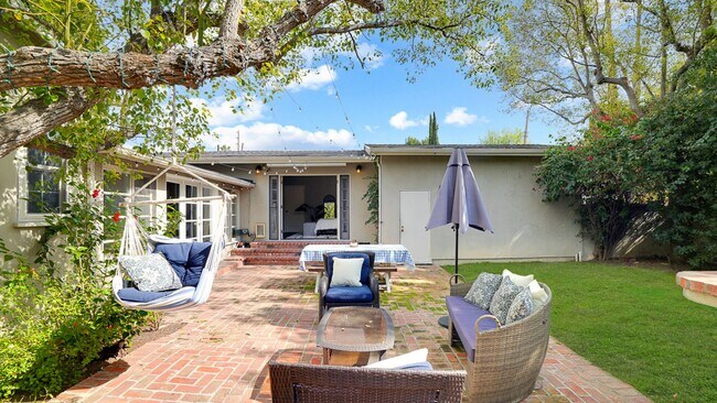 Building Photo - FALL IN LOVE with Ranch Style Living!