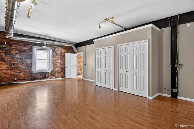 Building Photo - 1104 4th St