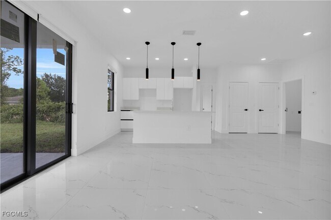 Building Photo - 3211 32nd St W