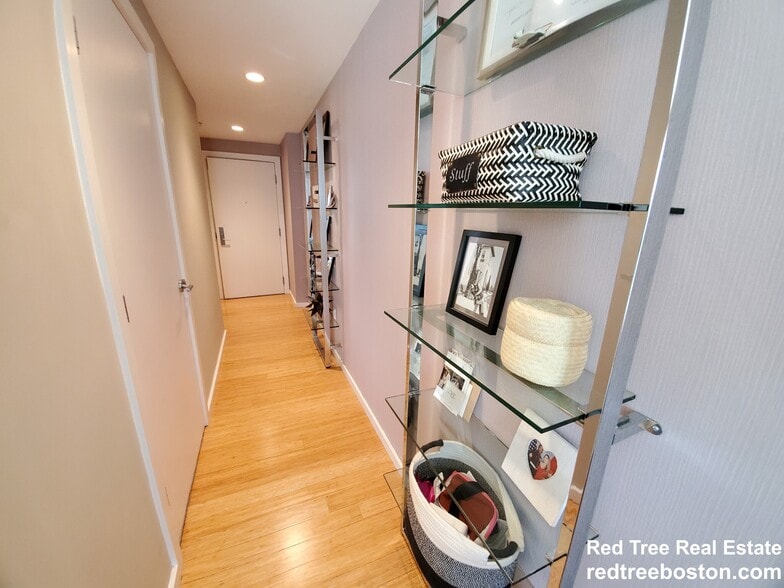 Building Photo - 2 Earhart St