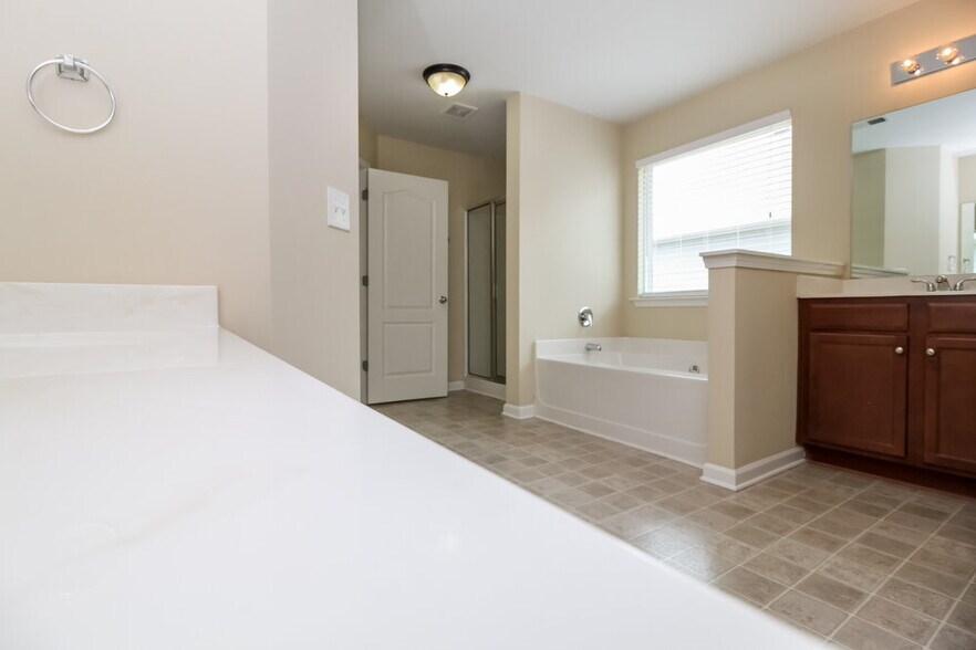 Building Photo - 315 Meadow Vista Ln