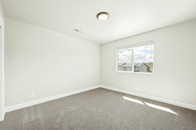 Building Photo - 3983 Razor Dr