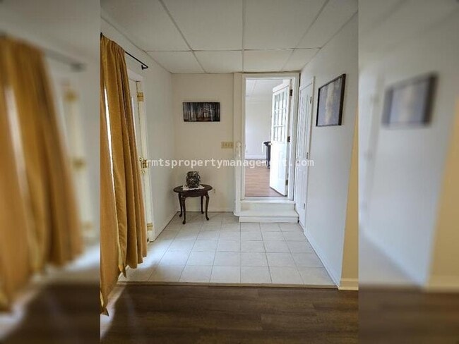 Building Photo - Studio Apartment