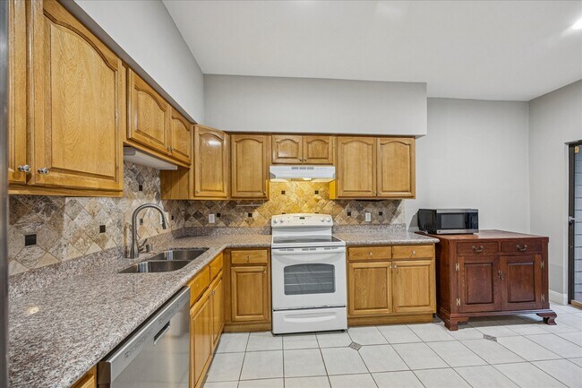 Building Photo - 1615 Prairie Mark Ln