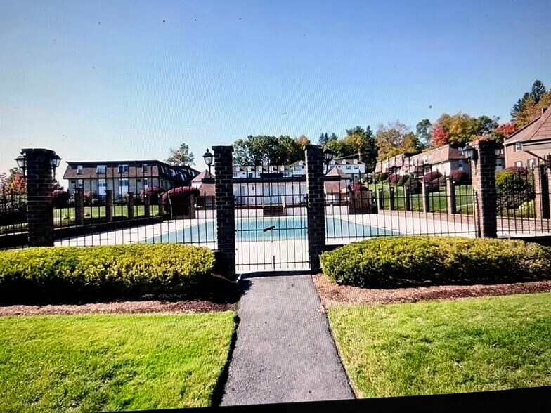 Building Photo - 22 Williamsburg Ct