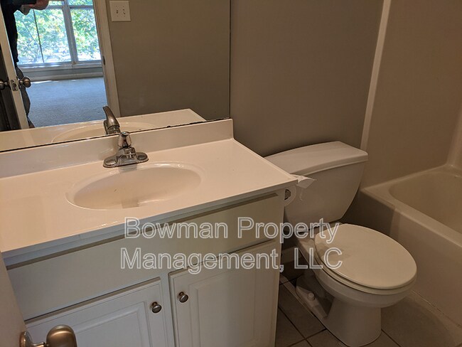 Building Photo - 660 S Barnett Shoals Rd