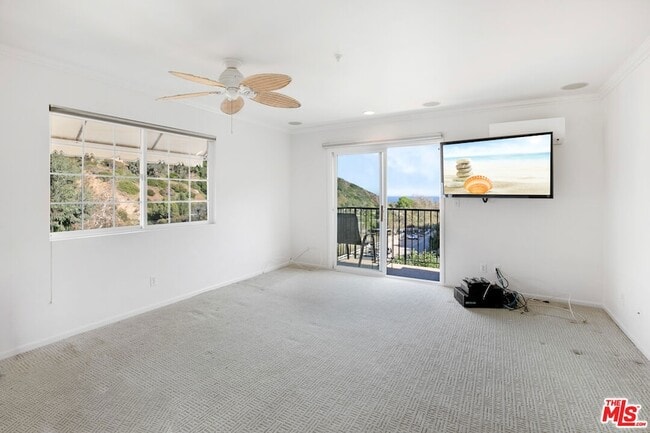 Building Photo - 3855 Rambla Pacifico St