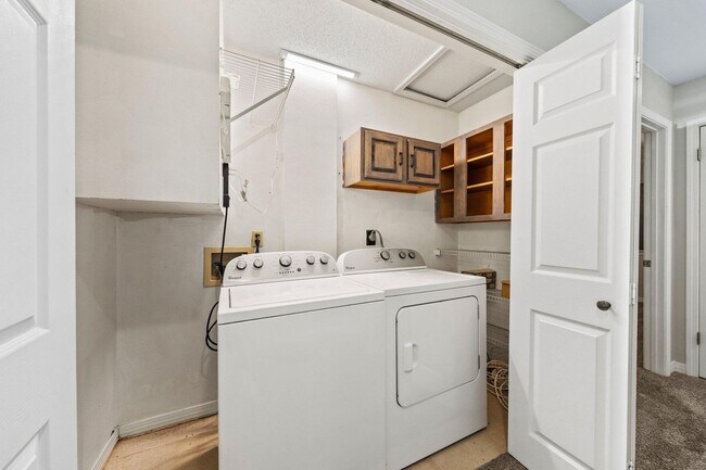 Building Photo - Brooks Landing