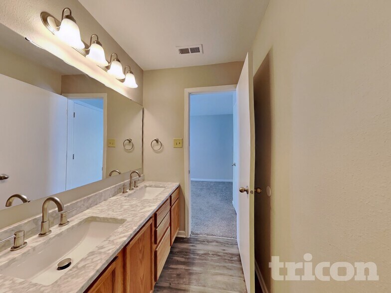 Building Photo - 695 Cross Wind Dr