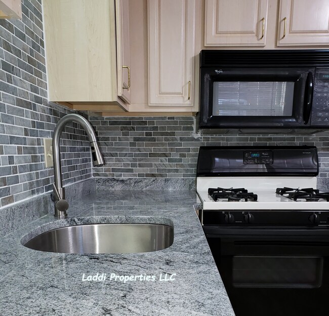 Building Photo - 86 Beacon St, Unit 4