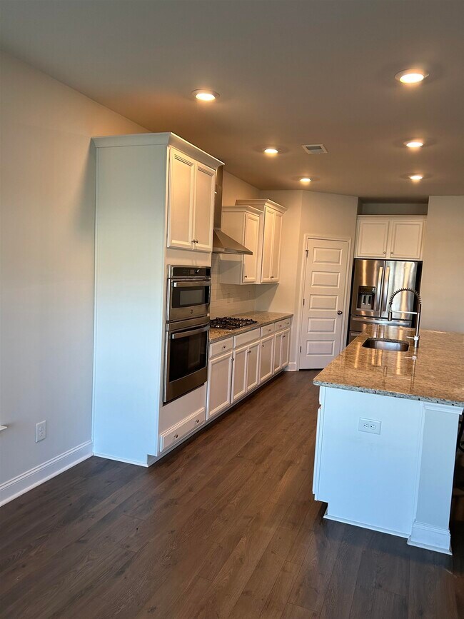 Building Photo - 2404 Blue Crane Cir