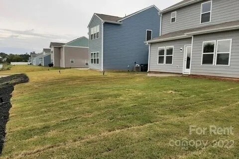 Building Photo - A charming house with 4 beds and 3 bath in...