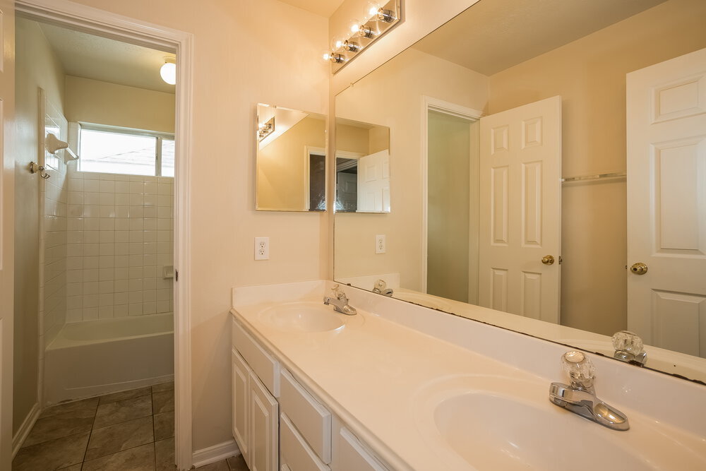 Building Photo - 1407 Hollow Branch Ln