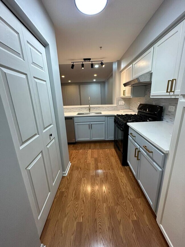 Building Photo - 1133 Cambria Ln N