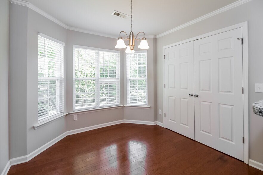 Building Photo - 409 Pyracantha Dr