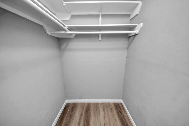 Building Photo - No Carpet. Private Yard. Extra Storage. What More Could You Ask For?