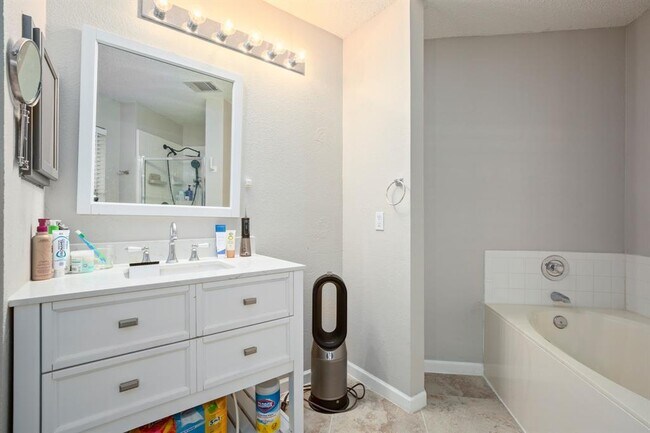 Building Photo - 13803 Randalstone Dr