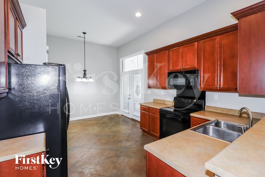 Building Photo - 6732 Stone Garden Dr