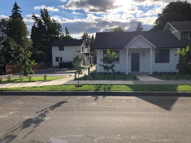 Building Photo - 10271 SE 40th Ave