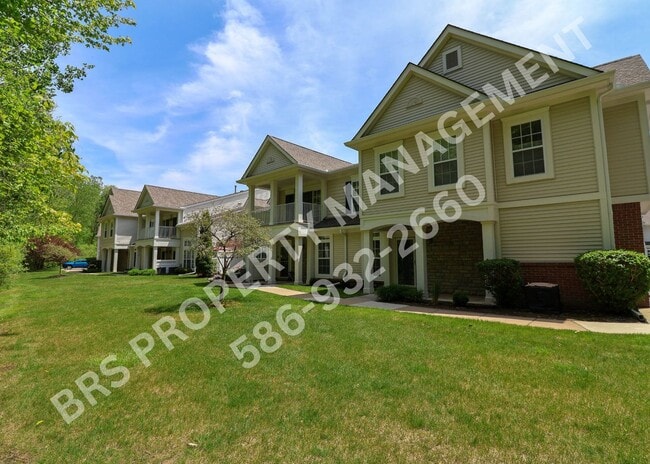 Building Photo - Move-In Ready 2BR Condo with Covered Garage in Harrison Township